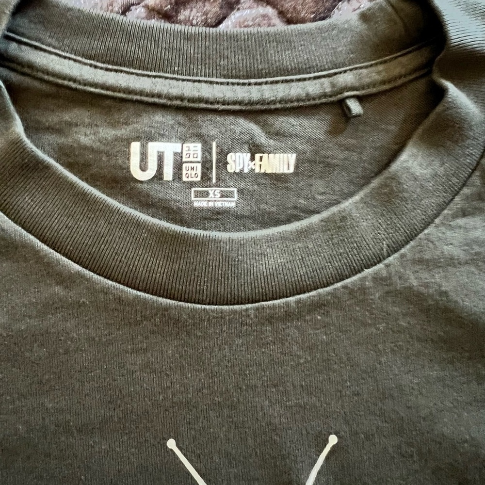 Uniqlo Olive Graphic Tee with Spy x Family Design - Picture 3 of 10